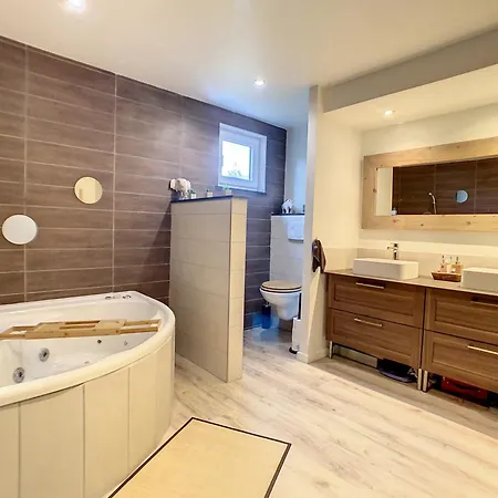 펜션 La Maison Du Tumulus - Cosy Retreat & Balneo Glimes